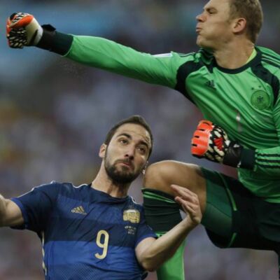 manuel neuer vs Higuain Thumbnail